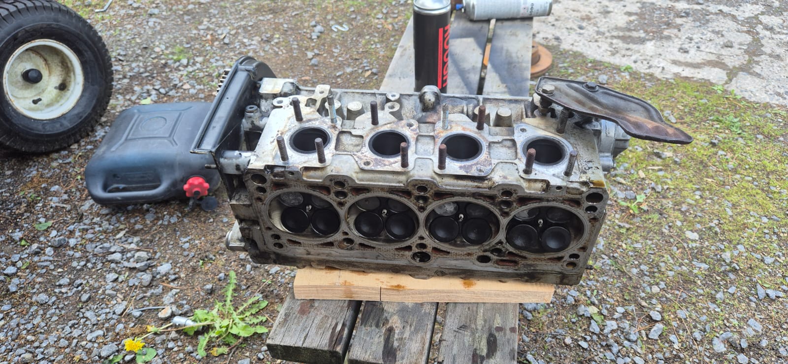 Engine top before laser cleaning
